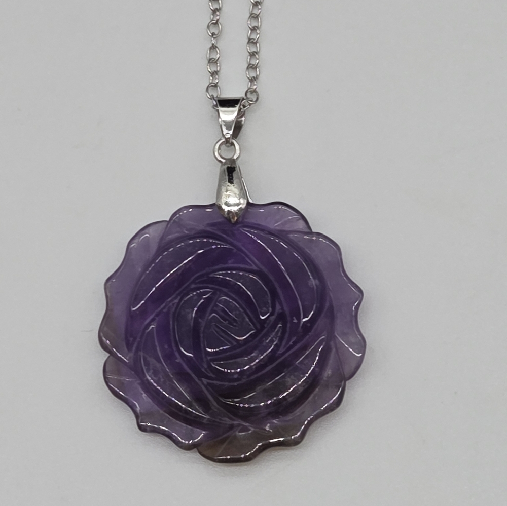 🎁🌹Natural Amethyst Crystal Healing Carved Rose Pendant with Silver Necklace